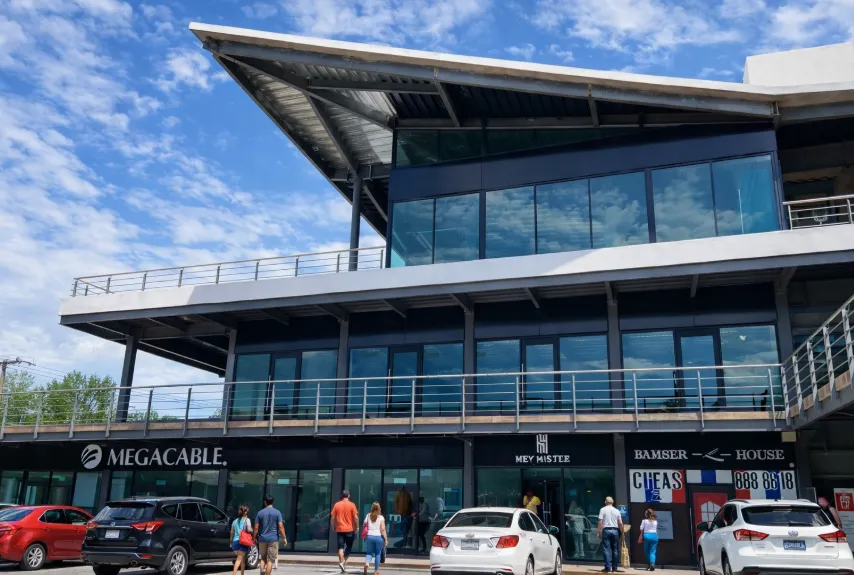 PLAZA COMERCIAL “XICOTÉNCATL”